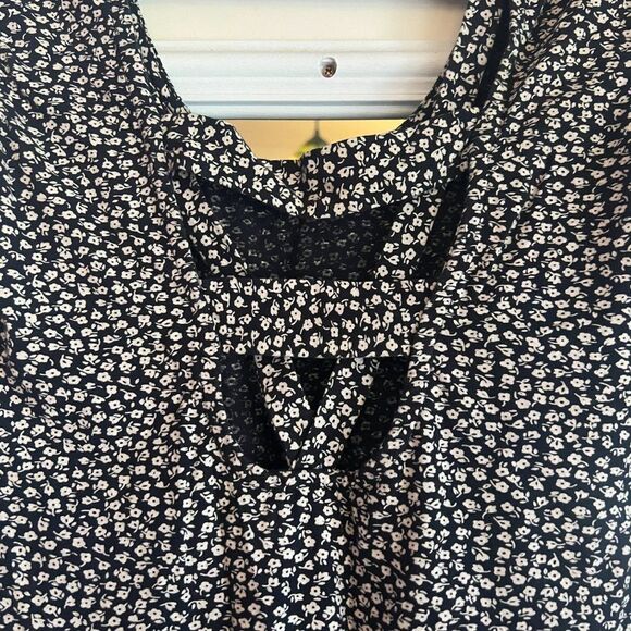 VOLCOM BLACK AND WHITE MINI DRESS SIZE SMALL - Picture 2 of 4